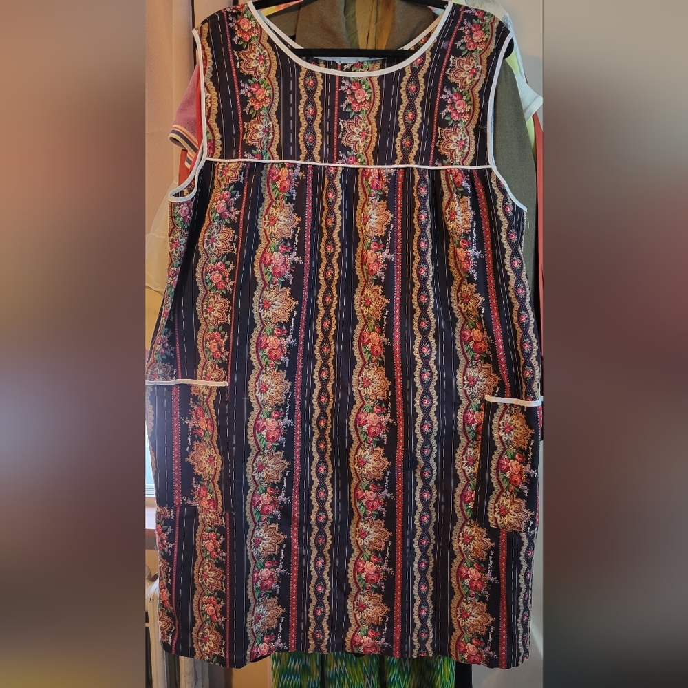 Vintage 97' PetitPoint pattern Vera Bradley smock dress with pockets